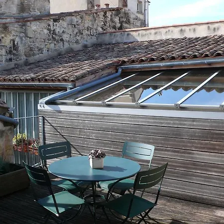 La Maison Des Vignes לינה וארוחת בוקר 2*